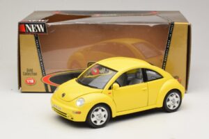 Volkswagen New Beetle A4 Yellow Bburago 1:18 3302 Diecast — photo 8 of 8