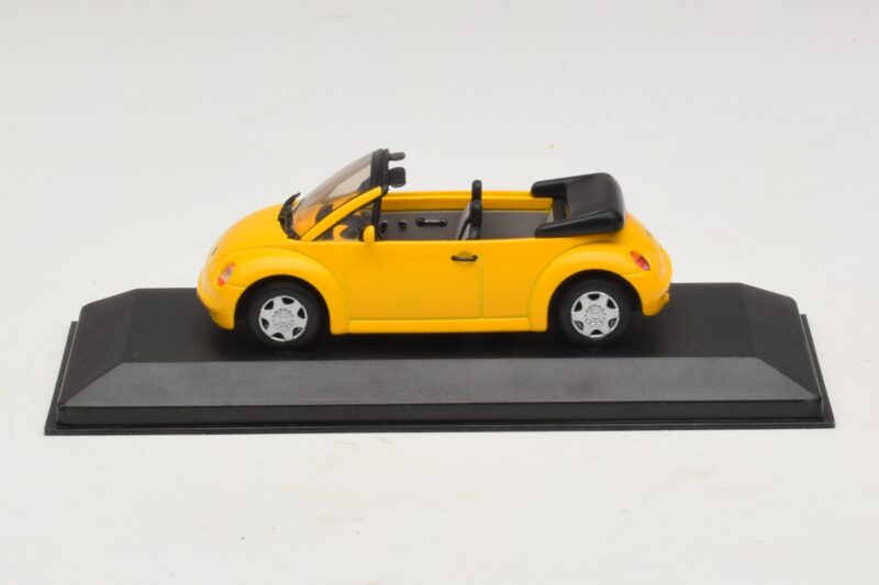 Volkswagen New Beetle Cabriolet Yellow Minichamps 1:43 BEETLE002 Diecast