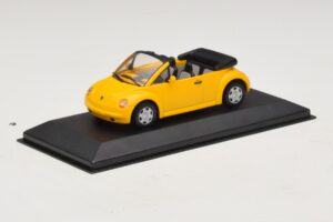Volkswagen New Beetle Cabriolet Yellow Minichamps 1:43 BEETLE002 Diecast — photo 2 of 5