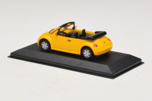 Volkswagen New Beetle Cabriolet Yellow Minichamps 1:43 BEETLE002 Diecast — photo 3 of 5