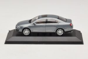 Volkswagen Passat B6 Grey Metallic Minichamps 1:43 PASSAT006 Diecast