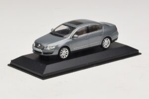 Volkswagen Passat B6 Grey Metallic Minichamps 1:43 PASSAT006 Diecast — photo 2 of 5