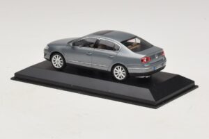 Volkswagen Passat B6 Grey Metallic Minichamps 1:43 PASSAT006 Diecast — photo 3 of 5
