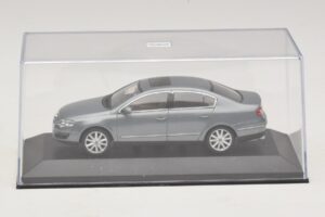 Volkswagen Passat B6 Grey Metallic Minichamps 1:43 PASSAT006 Diecast — photo 4 of 5