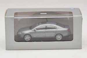 Volkswagen Passat B6 Grey Metallic Minichamps 1:43 PASSAT006 Diecast — photo 5 of 5