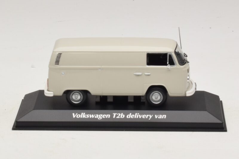 Volkswagen T2b Delivery Van Grey Maxichamps 1:43 940053060 Diecast