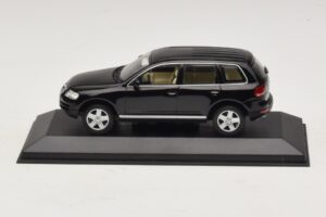 Volkswagen Touareg 7L Black Minichamps 1:43 TOUAREG002 Diecast