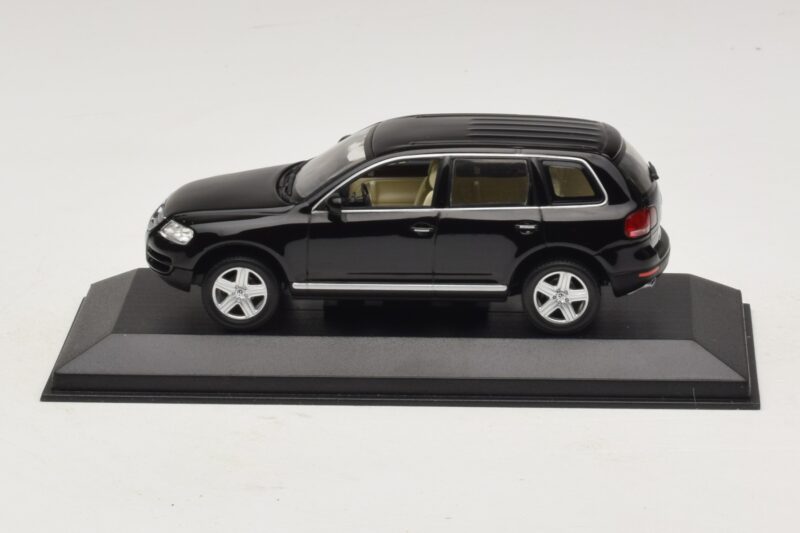Volkswagen Touareg 7L Black Minichamps 1:43 TOUAREG002 Diecast