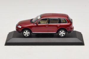 Volkswagen Touareg 7L Red Minichamps 1:43 TOUAREG003 Diecast