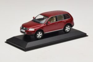 Volkswagen Touareg 7L Red Minichamps 1:43 TOUAREG003 Diecast — photo 2 of 5