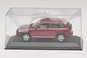 Volkswagen Touareg 7L Red Minichamps 1:43 TOUAREG003 Diecast — photo 4 of 5