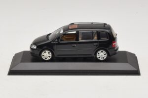 Volkswagen Touran 1T Black Minichamps 1:43 TOURAN005 Diecast