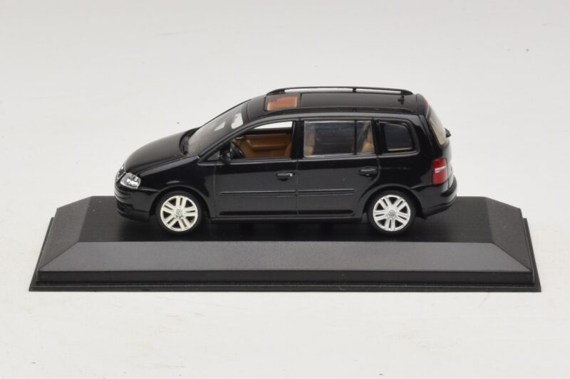 Volkswagen Touran 1T Black Minichamps 1:43 TOURAN005 Diecast