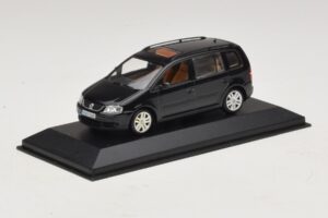 Volkswagen Touran 1T Black Minichamps 1:43 TOURAN005 Diecast — photo 2 of 5