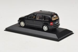 Volkswagen Touran 1T Black Minichamps 1:43 TOURAN005 Diecast — photo 3 of 5