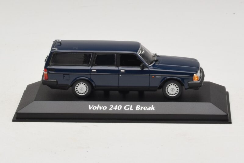 Volvo 240 GL Estate Dark Blue Maxichamps 1:43 940171412 Diecast