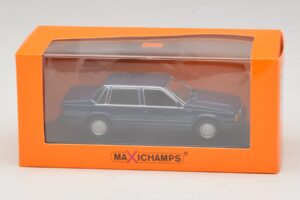 Volvo 740 Dark Blue Metallic Maxichamps 1:43 940171701 Diecast — photo 5 of 5